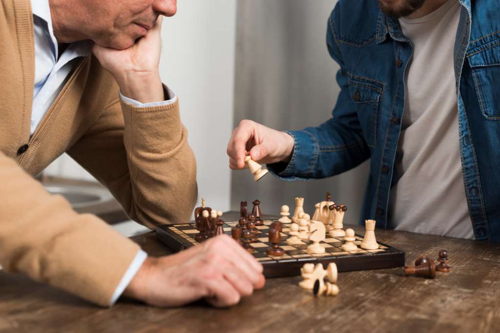 tutor teaching intermediate chess at prochessmates